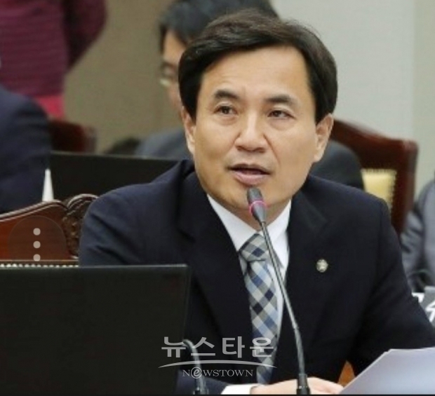 전 국회 법제사법위원회 간사 자유한국당 김진태 (춘천 국회의원)의원