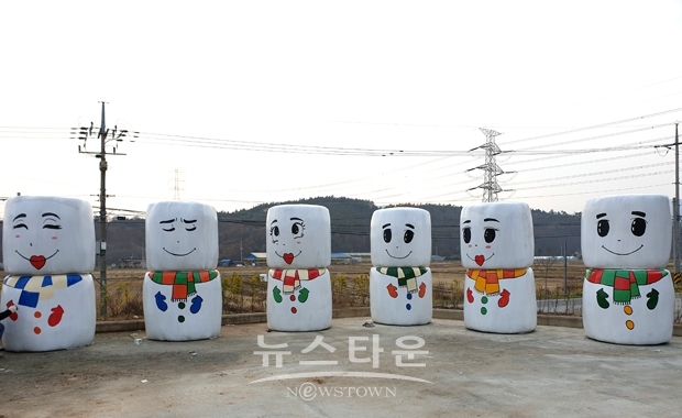 곤포사일리지 눈사람