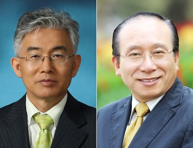 왼쪽부터 이기갑, 김광규 교수