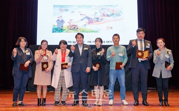 모범장애인 3명과 지역사회에서 사랑과 봉사정신으로 장애인복지에 기여한 유공자 4명이 아산시장 표창을 수상했다.