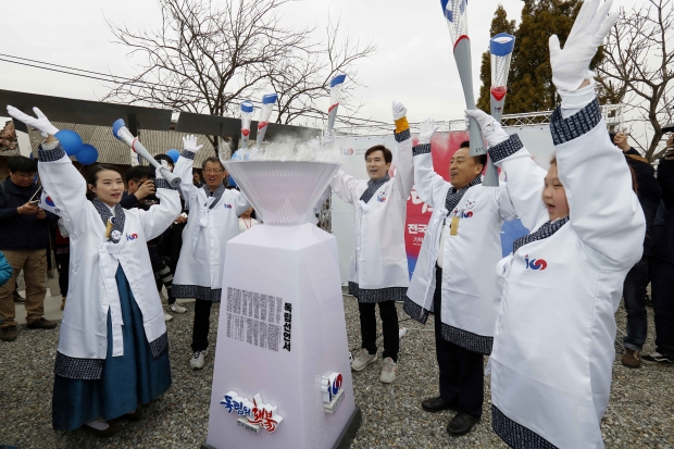 6일 열린 화성 3.1운동 만세길 개통식과 함께 진행된 국가보훈처 주관 독립의 횃불 행사 세리머니 모습