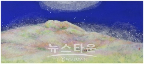 김정수 작가의 작품, 한라산. 하늘에서부터의 숨결이 한라산에 부어져 백두산까지 바람을 타고 날아가는 정경을 표현한 작품