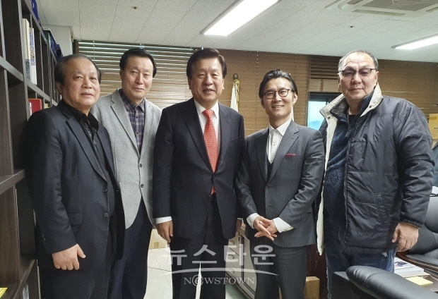 (주)아트코리아방송 김한정 회장, 사)학원안전공제회 문준 원장, 비타에듀 문상주 회장, 사)한국예총 이범헌 회장, (주)아트코리아방송 김학우 총감독