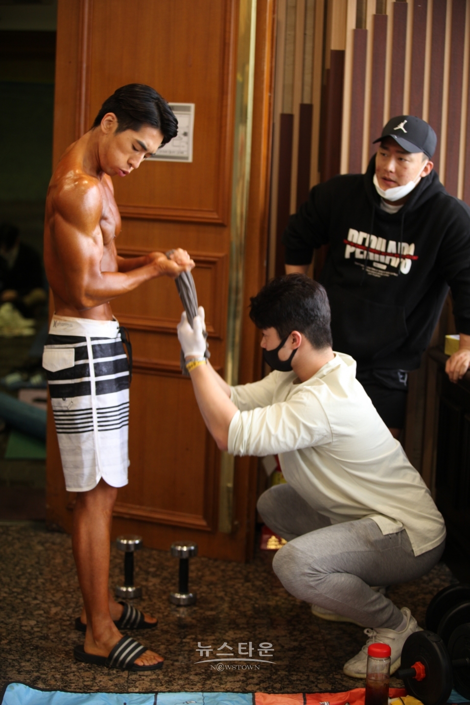 젖먹던 힘까지 좀 내보자. 여태 고생했잖아 한몸이 되어 연습하는 스승과 제자