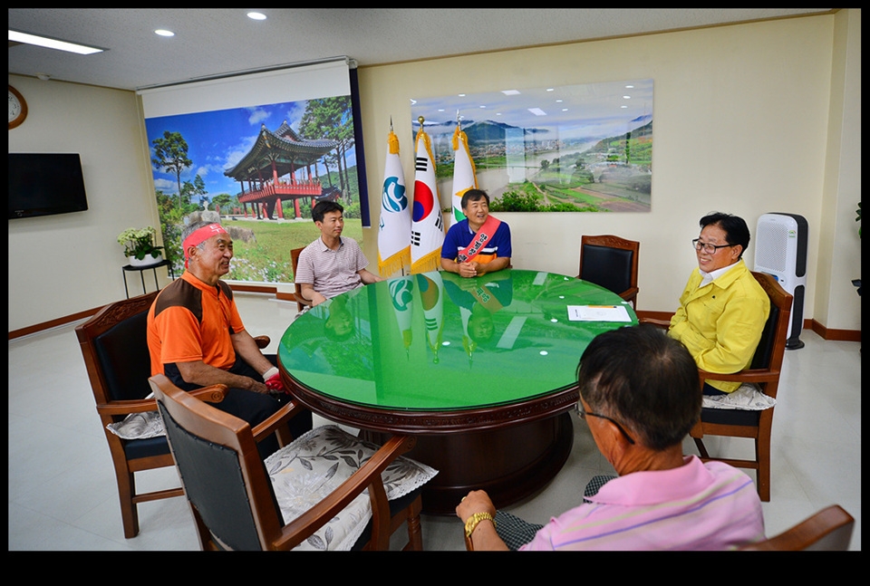 인제군. 읍민들 축사신축반대 집회