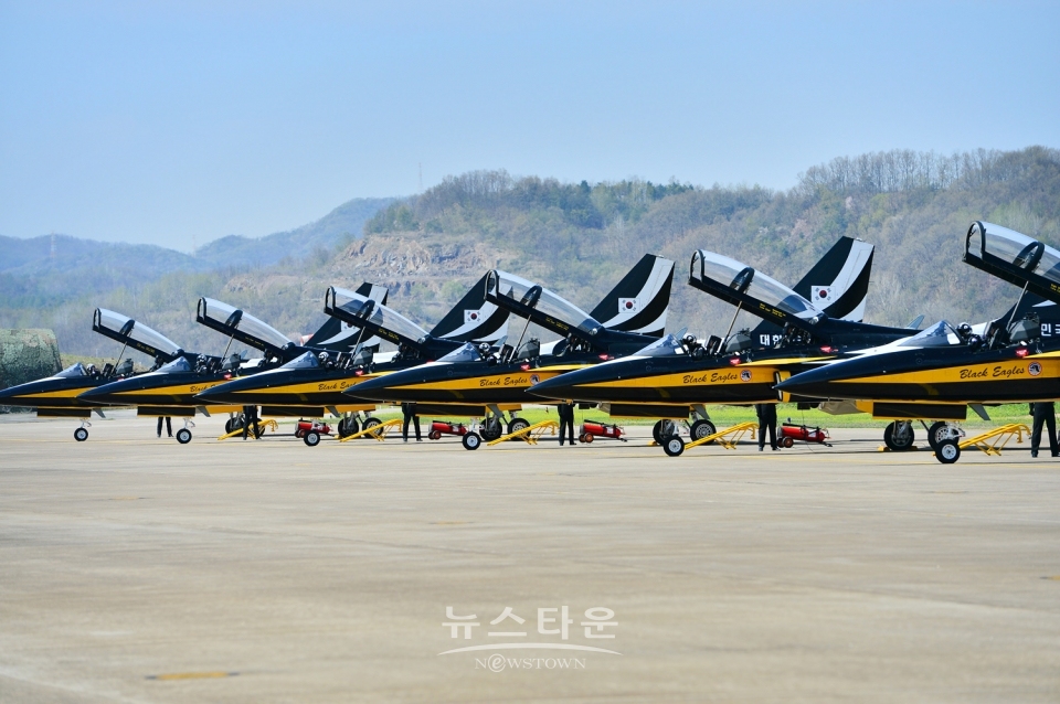8전비 전투기 자료사진