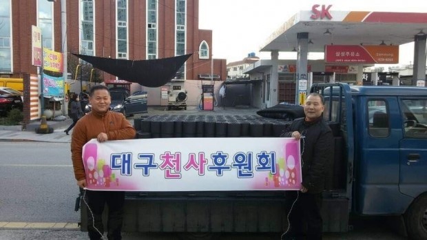 ▲오른쪽 대구천사후원회 이강문 이사장과 왼쪽 SNS봉사단장 조정태 대원각 대표