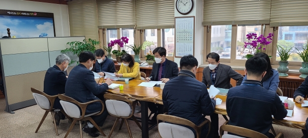 경주시는 지난 1일 김호진 부시장 주재로 ‘2021년도 상반기 신속집행 추진계획 보고회를 개최하고 신속집행 대상 8406억원의 61%인 5128억원의 상반기 조기 집행에 대해 논의하고 있다