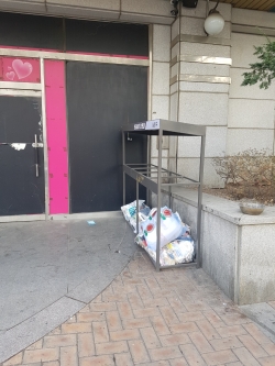 개선 후 쓰레기 함 설치한 모습