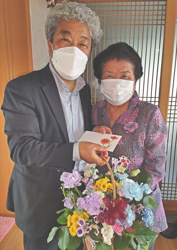 경주시가 다음달 8일 어버이날을 맞아 ‘카네이션 대신 전해드립니다!’이벤트를 진행한다.