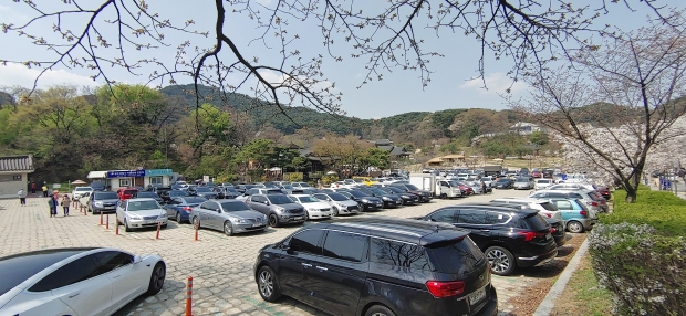 만차된 남한산성 주차장