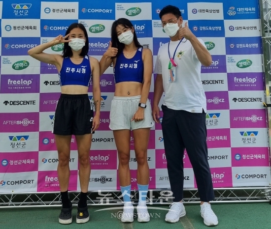왼쪽부터 조하림, 이다겸 선수, 천형철 감독