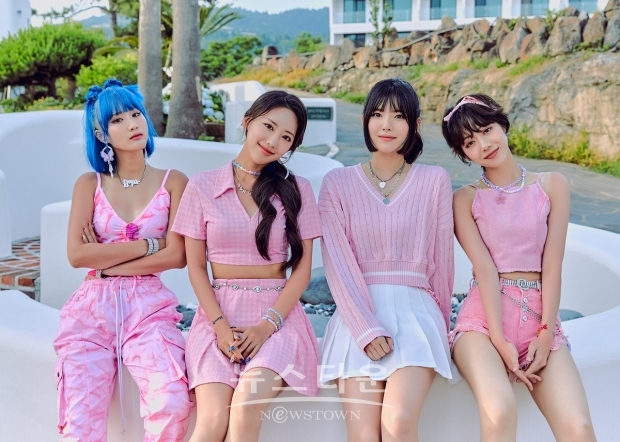 걸카인드 ‘이 분위기에 취해’ 뮤직비디오 티저 공개. 역주행의 신화 브레이브걸스 ‘롤린’의 프로듀서팀 투챔프와 작업으로 써머퀸 도전