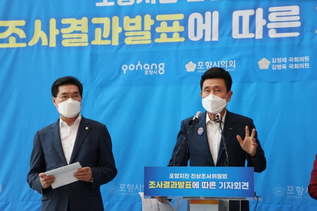 왼쪽부터 정해종 포항시의회의장, 이강덕 포항시장