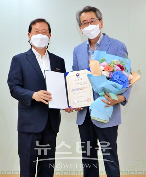 선문대학교 행정·공기업학과 권경득 교수(사진/우측)
