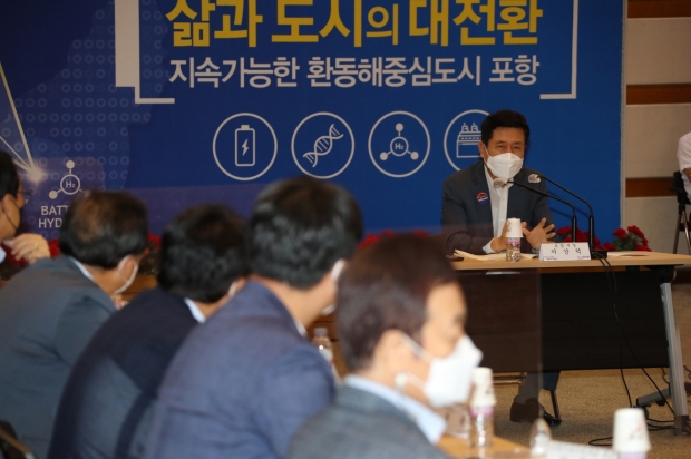 이강덕 포항시장이 인사말을 하고 있다