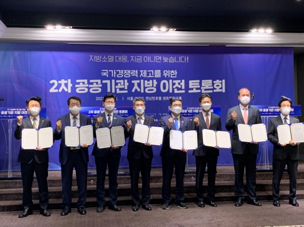 박중근 충주부시장, 이상천 제천시장, 김정섭 공주시장, 임채영 순천부시장,       허성무 창원시장, 김병삼 포항부시장, 강영석 상주시장, 고윤환 문경시장