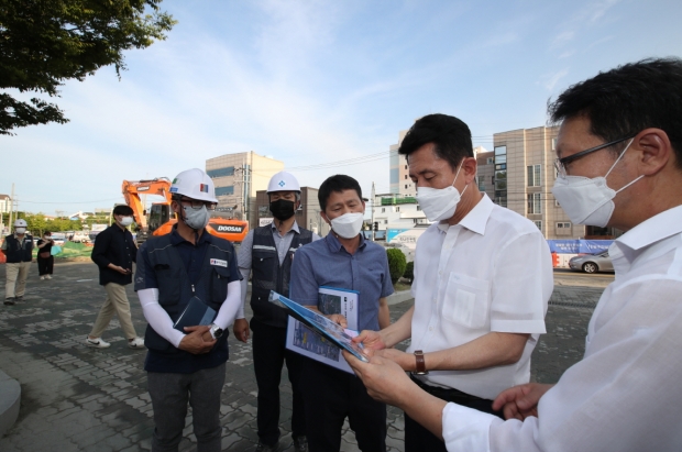 지난 7월 생태하천복원사업 현장 중간점검