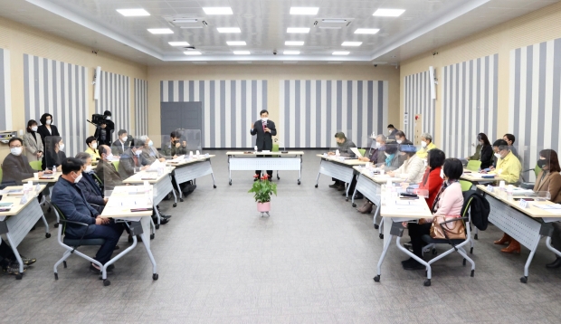 경주시가 지난 9일 경주시청 대회의실에서 개최한 경주시 도시마케팅 전략 수립 용역 최종 보고회에서 주낙영 경주시장이 발언하고 있다