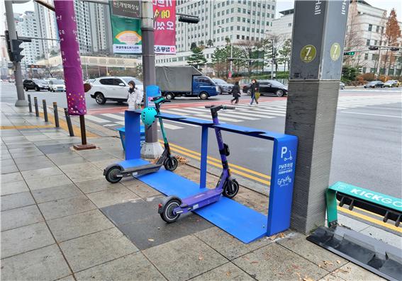 부천시청역에 설치한 거치대