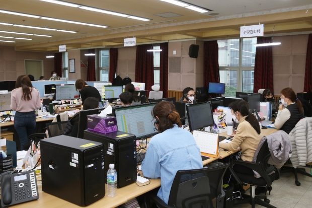 지난 16일 ‘재택치료추진단'을 본격 가동했다. 사진은 업무 대응 모습
