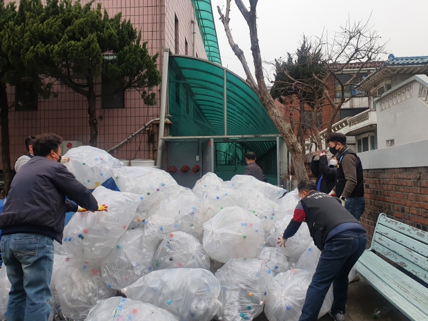 분리수거 작업 사진