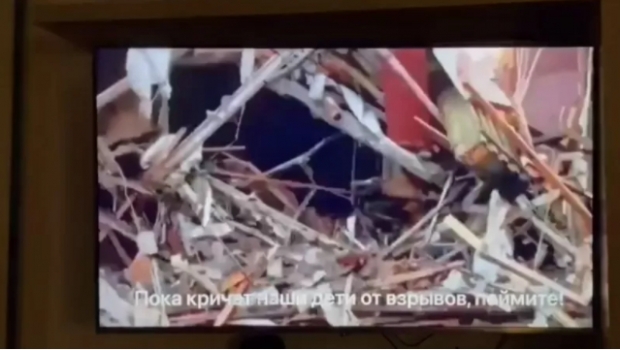 TV에 송출된 우크라이나 전쟁 장면.