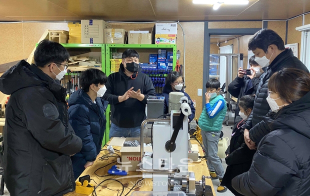 아산시 누리보듬 공동체는 주민과 함께하는 탄소중립 팟캐스트 운영을 통해 친환경 활동에 대한 주민공감대를 형성하고 있다. 코로나19로 배달음식 이용 횟수가 증가하면서 플라스틱 배출량이 급증한 만큼 이에 대한 심각성을 주민들에게 알려 환경보호 실천의 장을 마련했다.
