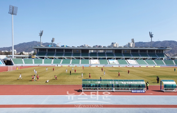 충주종합운동장 주경기장