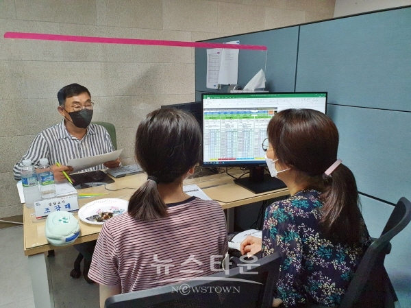 입시전담정보센터 상담 모습