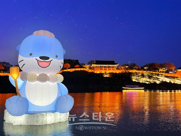 야간 남강 위 하모 전경