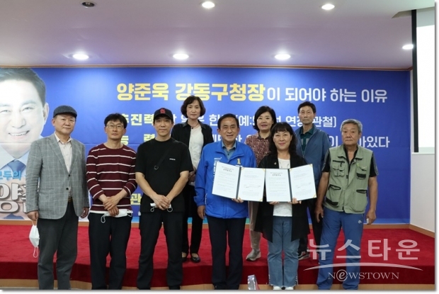 * 전임 구청장의 ‘빛 좋은 개살구’ 정책과 활동에 강한 비판