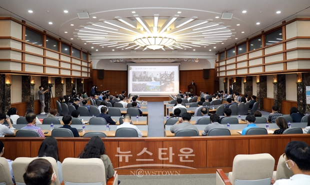 선문대학교가 한중 수교 30주년을 맞아 지난 6월 7일 주한 중국대사관 아이홍거(艾宏歌·AI HONGGE) 공사를 초청해 특강을 개최했다.