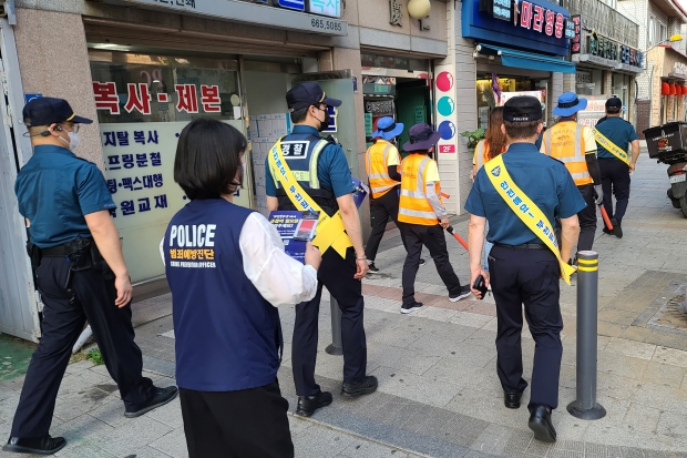 부천 심곡동 경기행복마을관리소와 원미경찰서가 심곡동 일대에서 합동 순찰