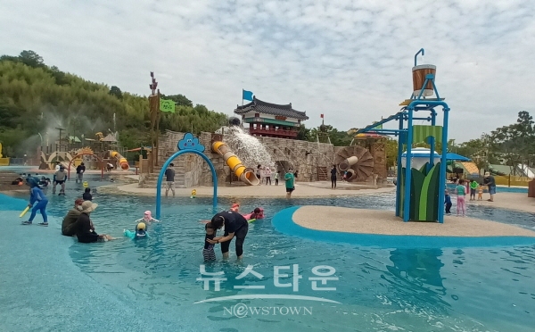 물초울공원 물놀이장