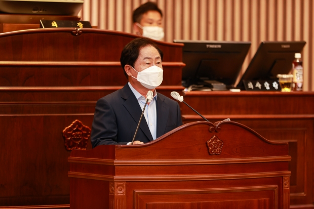 주광덕 남양주시장이 (민선 8기) 첫 시정 연설을 하고 있다.