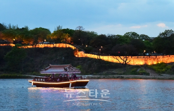 김시민호 야간 운행 전경
