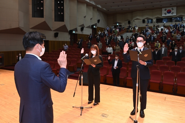 적극ㆍ혁신행정 실천 결의대회 선서 모습