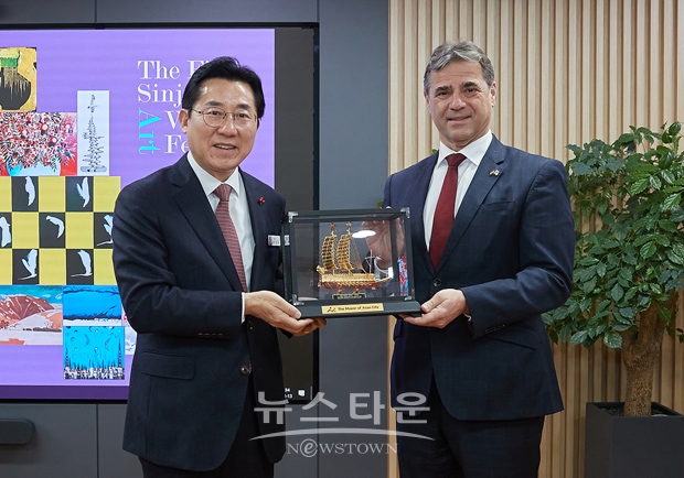새르더해이 이슈트반 주한 헝가리 대사(사진/우측)가 지난 12월 13일 자매결연 도시 아산시를 방문했다.