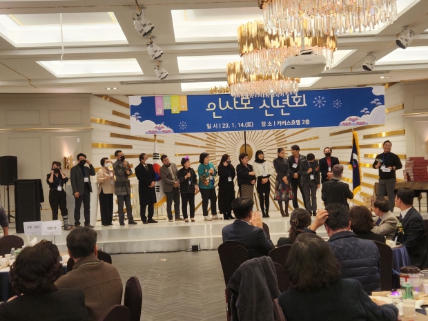 노래자랑참가자와 기념촬영