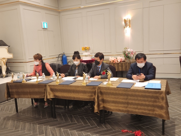 심사위원 왼쪽부터 가수 박석희, 채연아 국가수인천지부장, 구재용 서구시설공단이사장, 이강호 남동문화재단 이사장