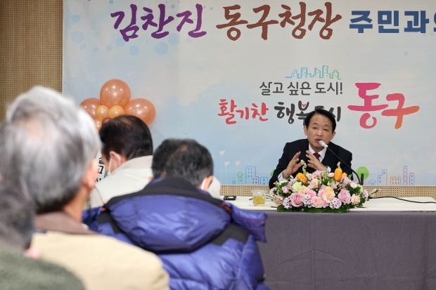주민과의 대화(만석동)에 나선 김찬진 인천 동구청장.