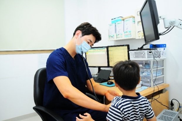 포항시는 2017년 전국 최초로 포항 성모병원에 시에서 지원하는 24시간 소아응급센터를 개소해 소아 응급환자의 진료체계 강화에 힘쓰고 있다.