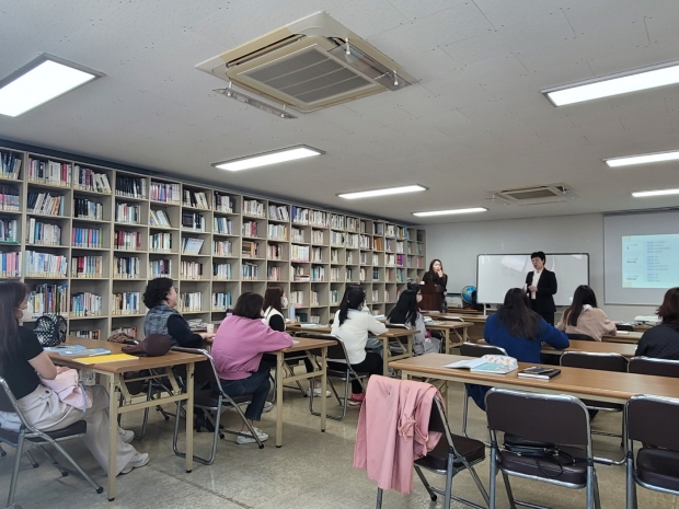 가족센터 한국어교육장에서 결혼이민여성을 대상으로 한국어교육 과정이 진행되고 있다
