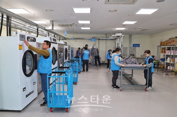 노동자 작업복세탁소