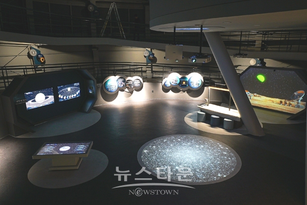 김해천문대 ‘천체전시실’