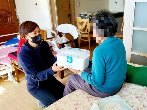 중구 의료급여관리사 황미화씨 평소 활동 모습
