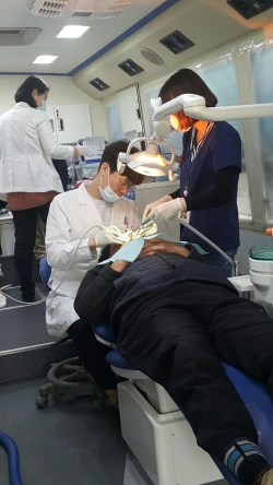 구강버스 진료장면