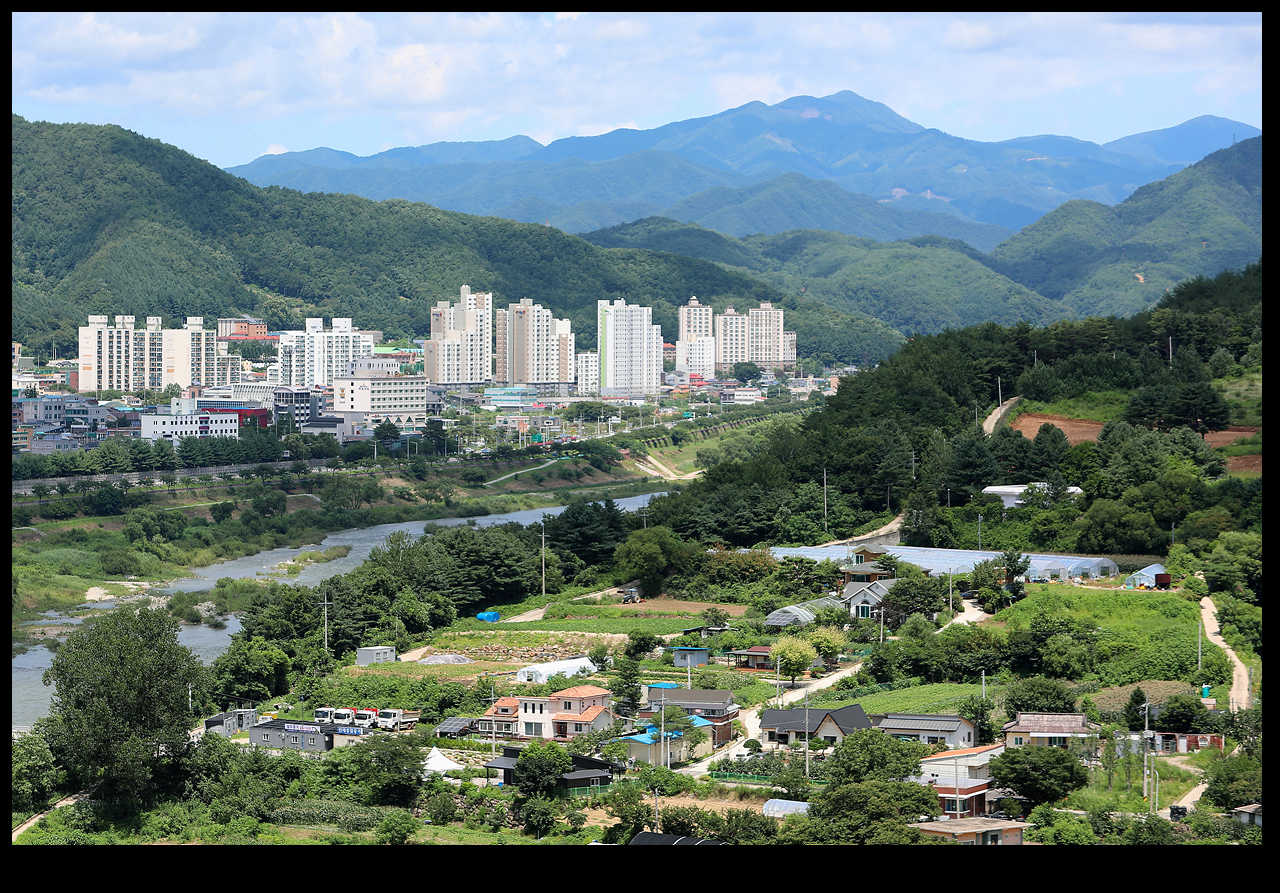아미산 경로정에서 내려다본 인제시가지 전경