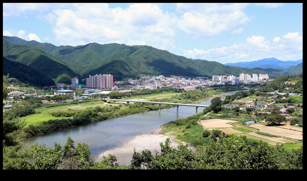 아미산 경로정에서 내려다본 인제시가지 전경